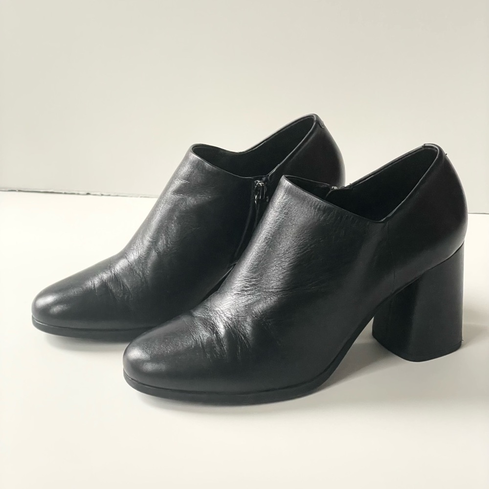 GEOX low ankle heeled black bootie